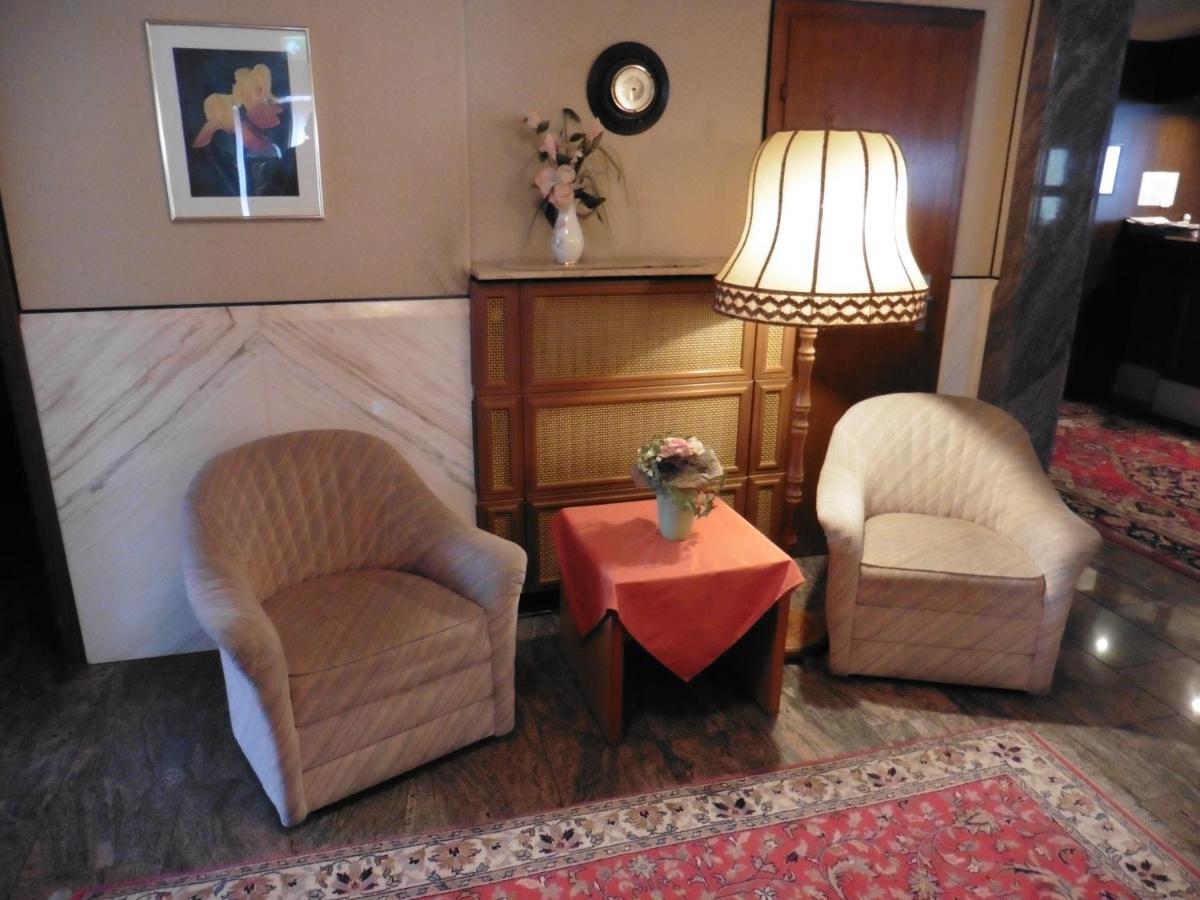 Hotels Landhaus Dieterichs Wolfsburg Bagian luar foto