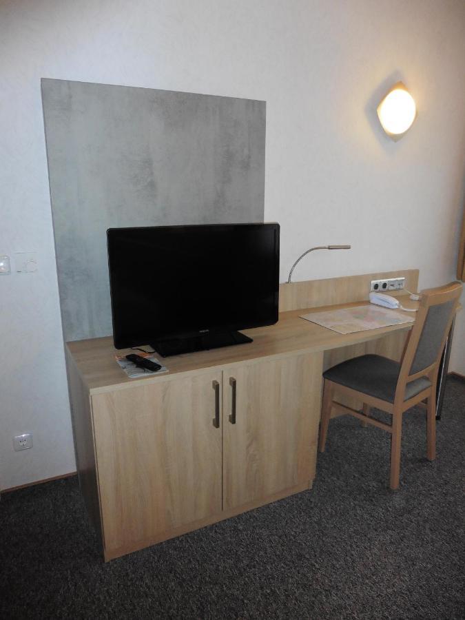 Hotels Landhaus Dieterichs Wolfsburg Bagian luar foto